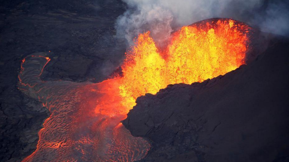 夏威夷火山喷发 所经之处一片荒芜