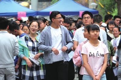 2018年高考大幕开启 甘肃省15个考区22万余考生参加