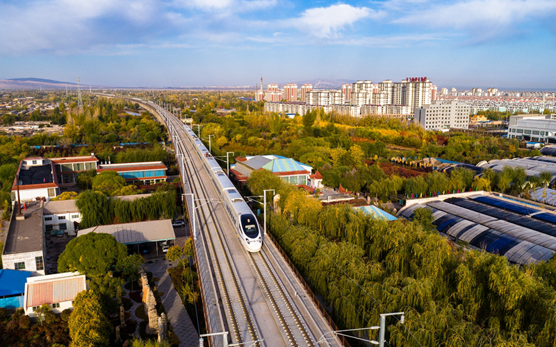 【践行十九大 全景看甘肃】高铁时代