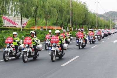 兰州交警启动“中考直通车”（图）