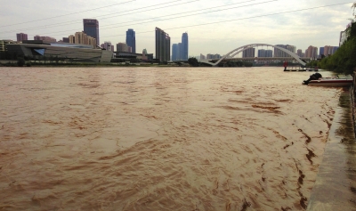 进入汛期黄河水流量上涨 提醒广大市民：远离河道以防不测