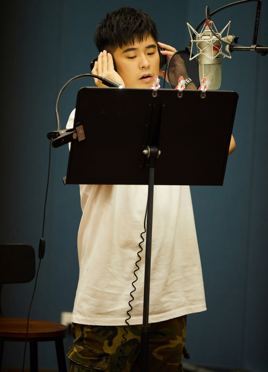 陈赫献唱《青春不一样》 为征兵助阵加油