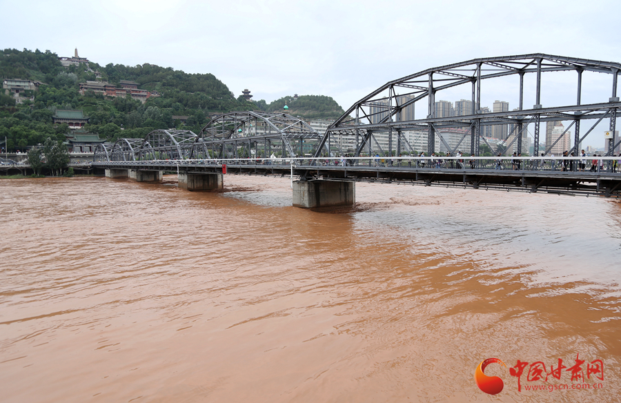 黄河兰州段水位上涨  水岸步道被淹（组图）