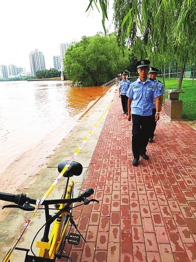 兰州七里河：两处积水点全天候巡查