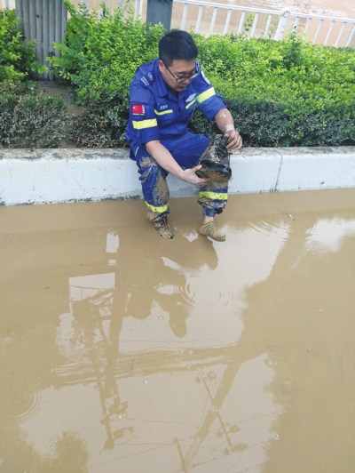 一名党员就是一面旗帜——记雨中的兰州安宁“最美西街”救援队