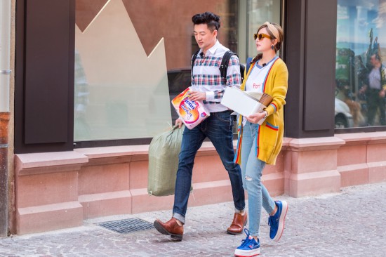 赵薇《中餐厅2》开张首日忙中有序 全能店长应