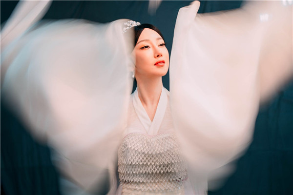 《香蜜沉沉烬如霜》热播 萨顶顶版《不染》主