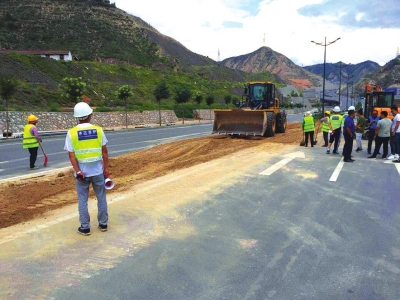 兰州市北环路：抢修队已进场