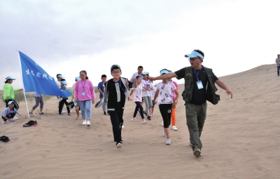 零距离触摸沙漠积极参与生态文明建设  兰州市少年儿童生态道德实践夏令营民勤举行