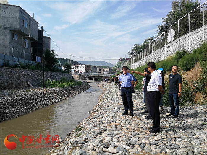 生态环境部、住房和城乡建设部一行模拟督查兰州黑臭水体整治工作（组图）