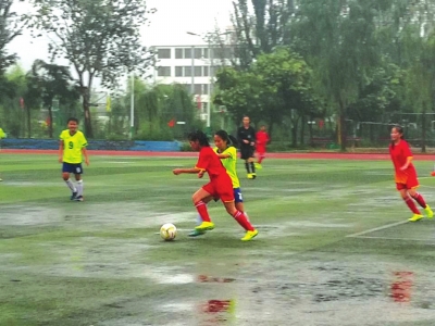 雨中激战兰州男女足晋级省运会决赛