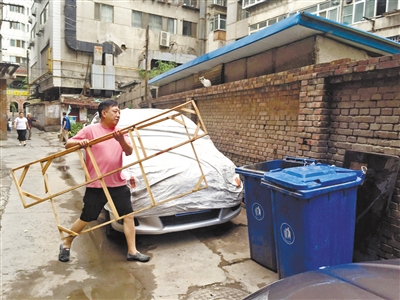 兰州甘家巷有位爱管“闲事”的热心店老板