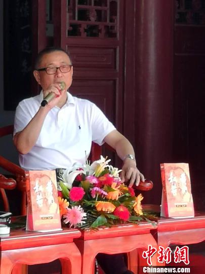 作家刘醒龙新作《黄冈秘卷》出版