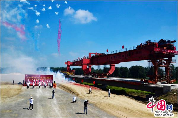 连镇高铁实现重大节点 五标宝应梁场架梁完成