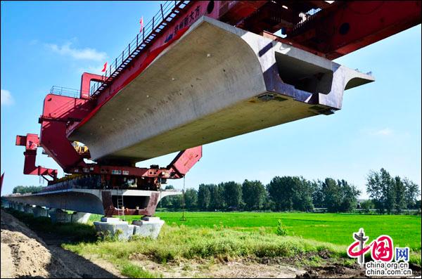 连镇高铁实现重大节点 五标宝应梁场架梁完成