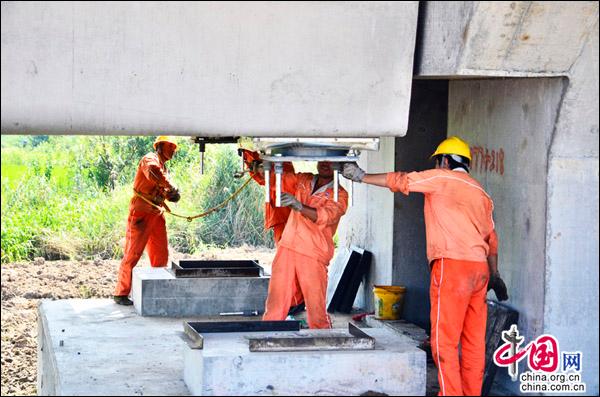 连镇高铁实现重大节点 五标宝应梁场架梁完成