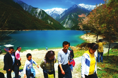 昔日奢侈爬华山 如今潇洒出境游 甘肃大众旅游时代已来临