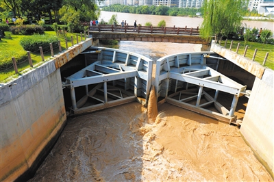 黄河兰州段水流量不减 沿河公园仍未开园