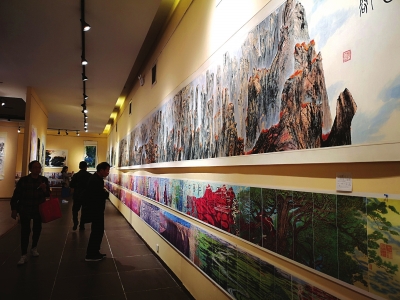 首届甘肃中韩书画艺术交流展在兰举行 “微缩版”《中华江山图》亮相