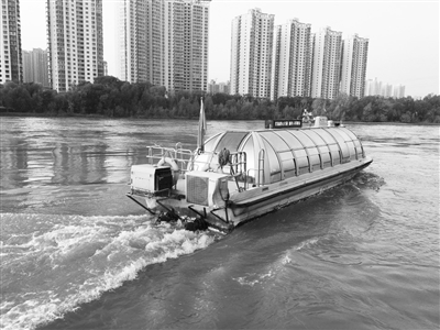 大水退去 兰州水上巴士恢复通航（图）