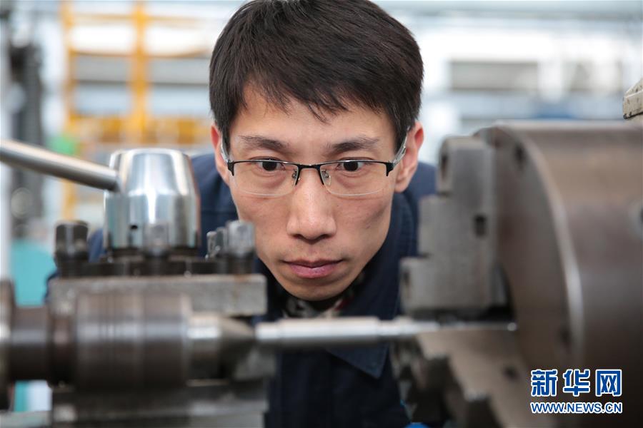 一线工人洪家光:用匠心守护飞机心脏