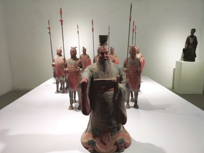 甘肃首届雕塑作品邀请展在兰举行 本土47位雕塑家“亮宝” 