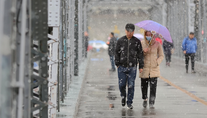 雪落兰州 愿把童话世界都给你（组图）