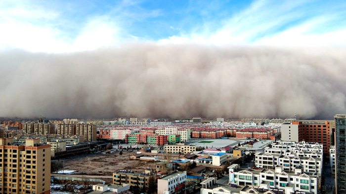 这不是科幻片！甘肃多地遭遇沙尘天气（组图）