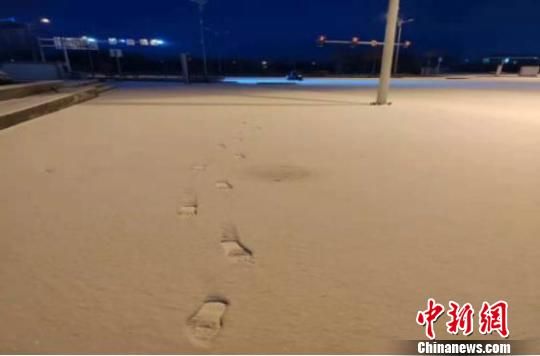 图为酒泉市境内的雪景。 李健 摄 图为酒泉市境内的雪景。 李健 摄