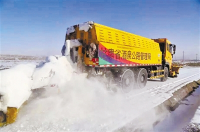 酒泉嘉峪关连降大雪 多列客车停轮或停运