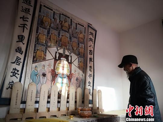 图为完颜祠堂内供奉的完颜宗族功德碑,包括金朝十代皇帝和太师都元帅金兀术。 魏建军 摄 图为完颜祠堂内供奉的完颜宗族功德碑,包括金朝十代皇帝和太师都元帅金兀术。 魏建军 摄