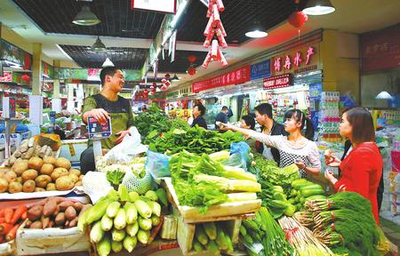 兰州五泉菜市场：“菜篮子”里装满幸福