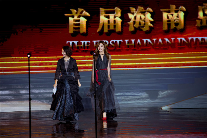 赵薇亮相海南岛国际电影节闭幕式