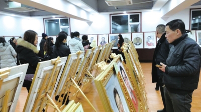 七里河区人口信息网_兰州市七里河区医护人员为村民现场义诊(2)