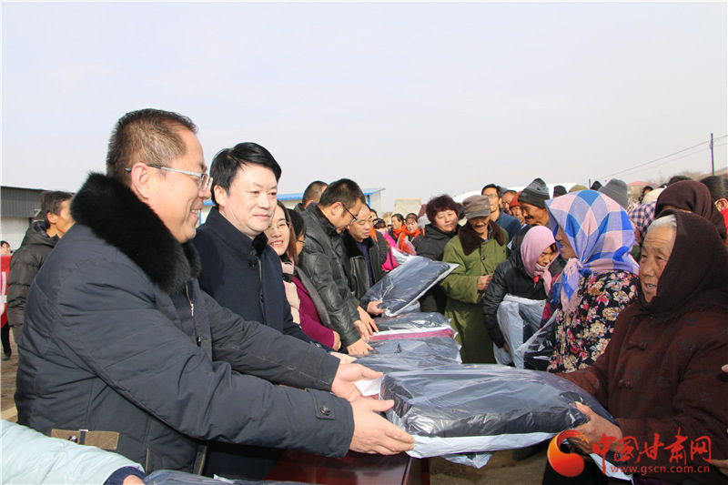 甘肃陇西县村民：我为“新年新衣·启智书屋”活动点赞！（图）