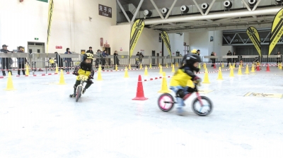 250余名萌娃来兰炫“车技” 儿童滑步车公开赛年终总决赛总成绩前三全是兰州娃