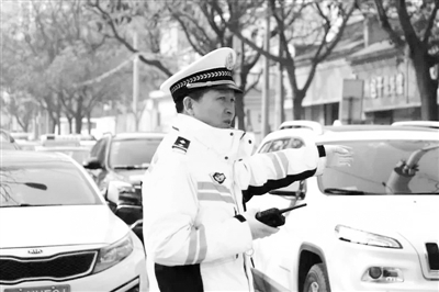 威严交警有“才情” 繁重工作多“诗意”——记兰州市公安局交警支队七里河大队清水营中队中队长林集峰