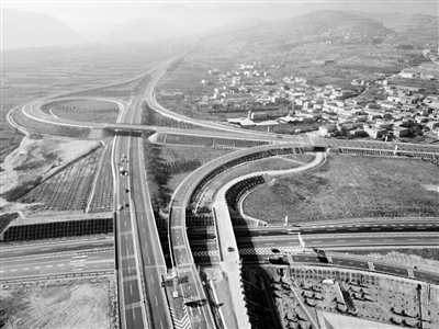 【关注南绕城高速通车】跳出两山 城市发展空间大扩容