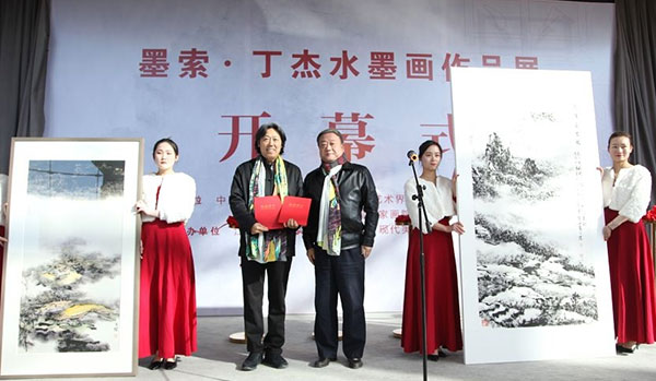 丁杰向江苏省文联捐赠作品