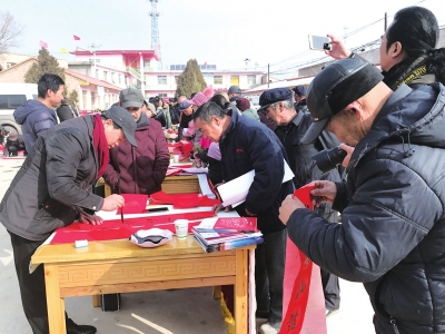 写春联送祝福 兰州市文化进万家活动走进榆中