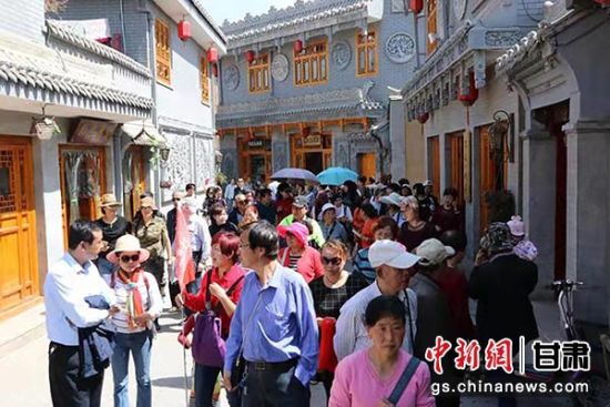 甘肃临夏八坊十三巷从人人嫌弃的“城中村”变为了人满为患的4A级景区。(资料图)马孝摄 甘肃临夏八坊十三巷从人人嫌弃的“城中村”变为了人满为患的4A级景区。(资料图)马孝摄