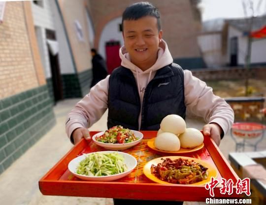 农家乐的特色美食也成为景区一大亮点。 高展 摄 农家乐的特色美食也成为景区一大亮点。 高展 摄