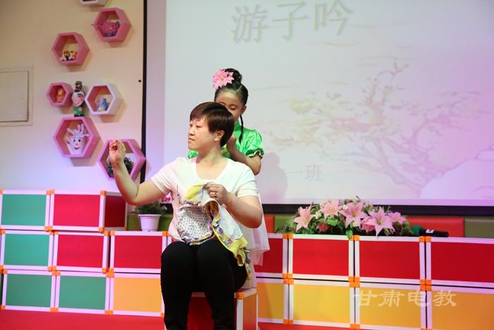 1546824982774083919.jpg 经典诵读亲子故事表演.jpg