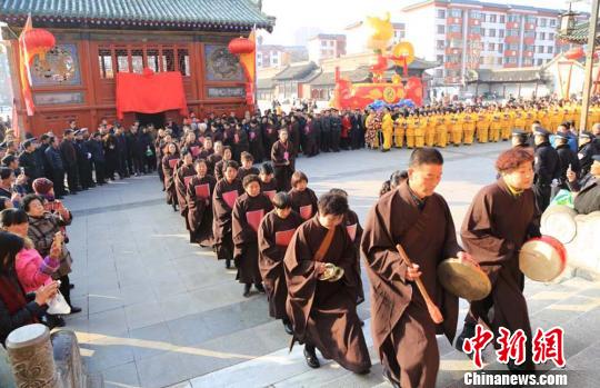 甘肃天水春祭伏羲举行迎圣水和迎神仪式