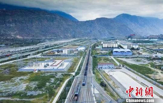 资料图:兰渝铁路。宋佳龙 摄 资料图:兰渝铁路。宋佳龙 摄
