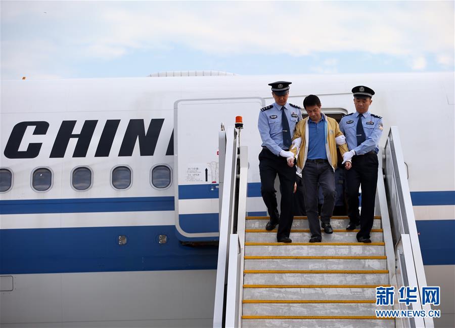 (新华全媒头条·图文互动)(4)片面从严治党启新局——写在十九届中间纪委三次全会举行之际