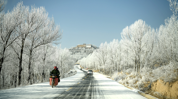 甘肃陇西：踏雪赏雾凇