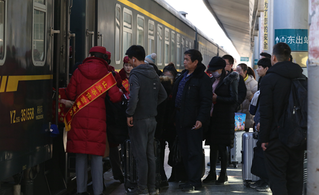 【春运回家路·甘肃】又是一年春节到 幸福满归途（组图）