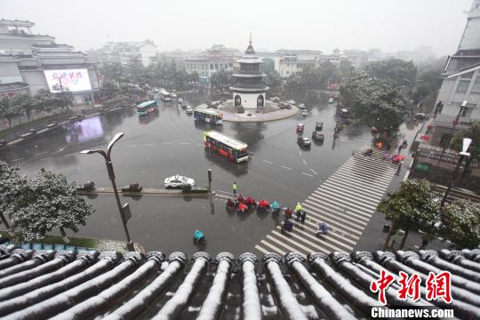 江苏大部分地区迎来2019年首场雪多条高速管制