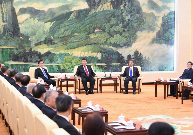 1月28日,习近平、汪洋、韩正等在北京人民大会堂同党外人士欢聚一堂,共迎佳节。新华社记者 燕雁 摄